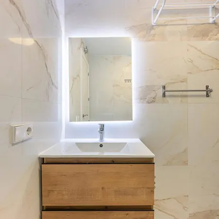 With Sea Views, Pool, Parking And Tennis Court * ماربيا