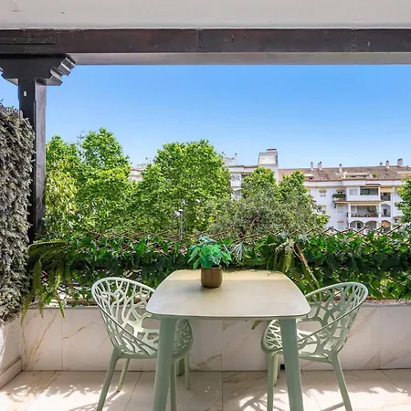 With Sea Views, Pool, Parking And Tennis Court ماربيا