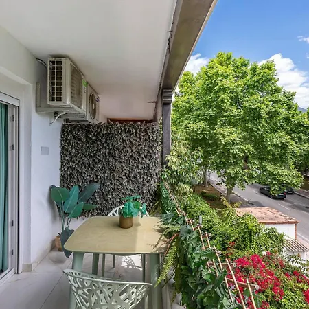 شقة With Sea Views, Pool, Parking And Tennis Court