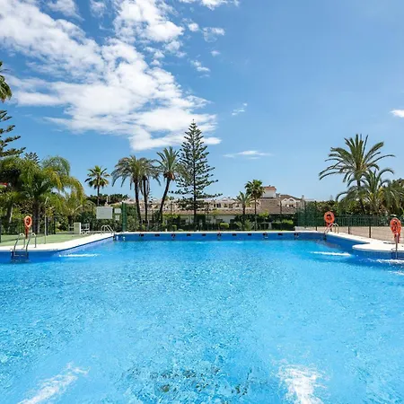 شقة With Sea Views, Pool, Parking And Tennis Court