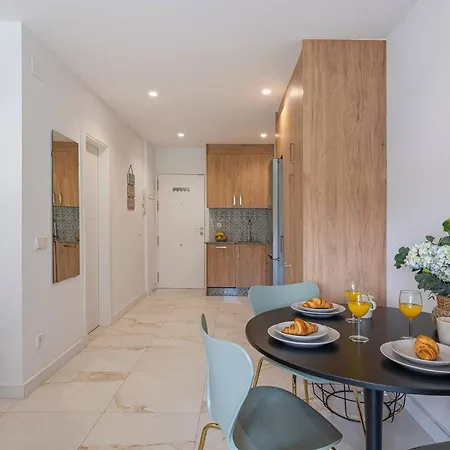 With Sea Views, Pool, Parking And Tennis Court Μαρμπέλλα