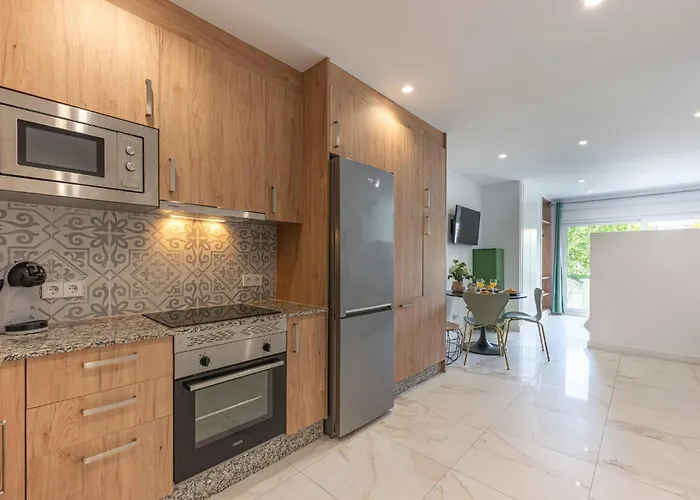 With Sea Views, Pool, Parking And Tennis Court Daire *