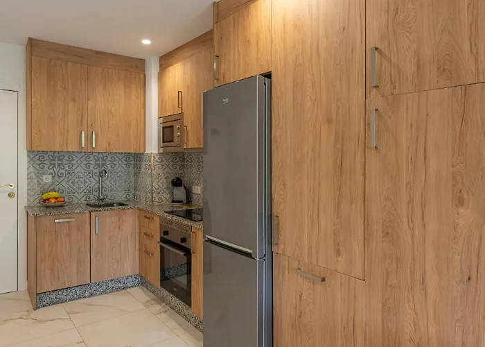 With Sea Views, Pool, Parking And Tennis Court Daire *