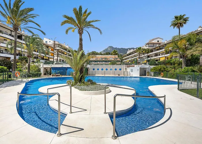 Daire With Sea Views, Pool, Parking And Tennis Court Marbella