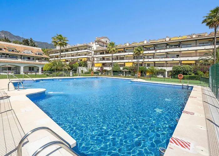 With Sea Views, Pool, Parking And Tennis Court Daire *