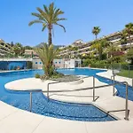 With Sea Views, Pool, Parking And Tennis Court 马尔韦利亚
