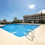 With Sea Views, Pool, Parking And Tennis Court 马尔韦利亚