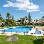 With Sea Views, Pool, Parking And Tennis Court * 马尔韦利亚