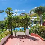 With Sea Views, Pool, Parking And Tennis Court * 马尔韦利亚