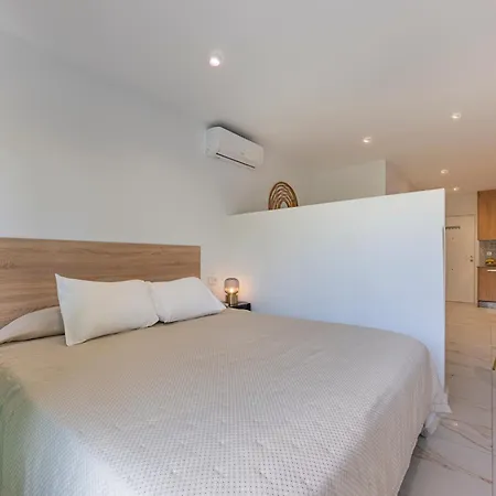 With Sea Views, Pool, Parking And Tennis Court Appartement
