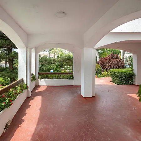 With Sea Views, Pool, Parking And Tennis Court Lejlighed *