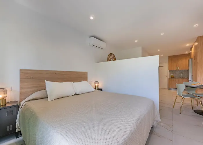 דירה With Sea Views, Pool, Parking And Tennis Court מארבלה