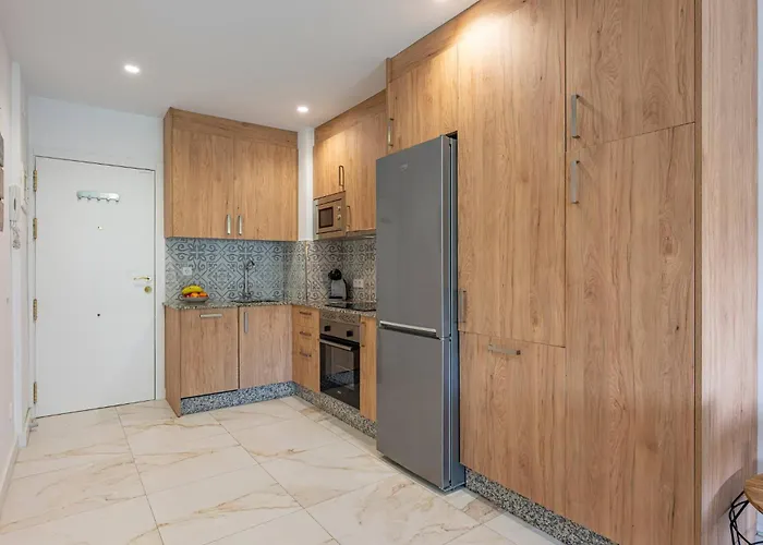With Sea Views, Pool, Parking And Tennis Court * מארבלה