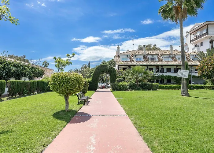 With Sea Views, Pool, Parking And Tennis Court * מארבלה