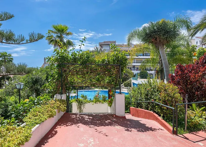 With Sea Views, Pool, Parking And Tennis Court * מארבלה