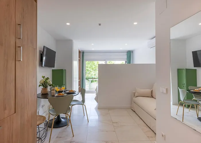 With Sea Views, Pool, Parking And Tennis Court * 马尔韦利亚