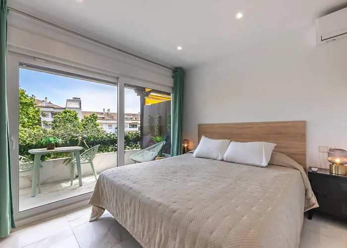 With Sea Views, Pool, Parking And Tennis Court * 马尔韦利亚