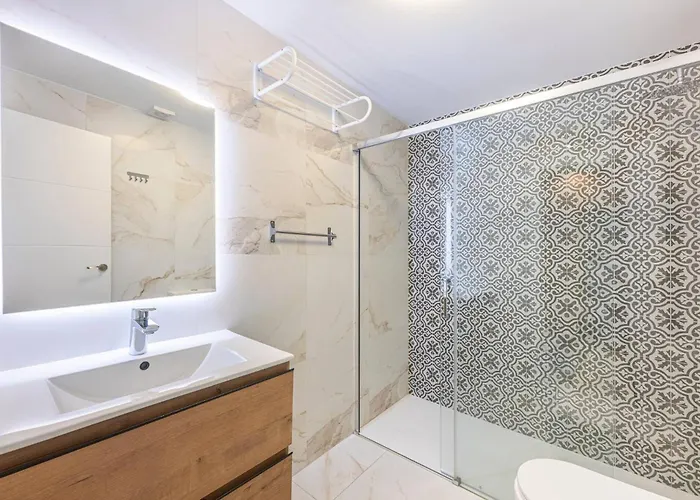 With Sea Views, Pool, Parking And Tennis Court * 马尔韦利亚