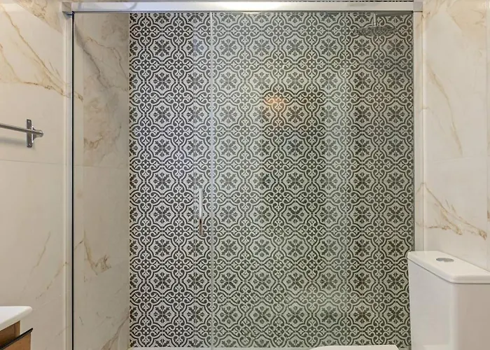 With Sea Views, Pool, Parking And Tennis Court * 马尔韦利亚