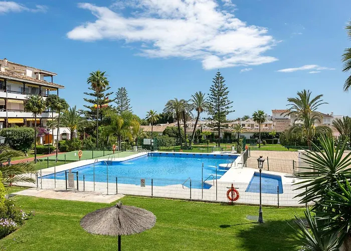 With Sea Views, Pool, Parking And Tennis Court * 马尔韦利亚